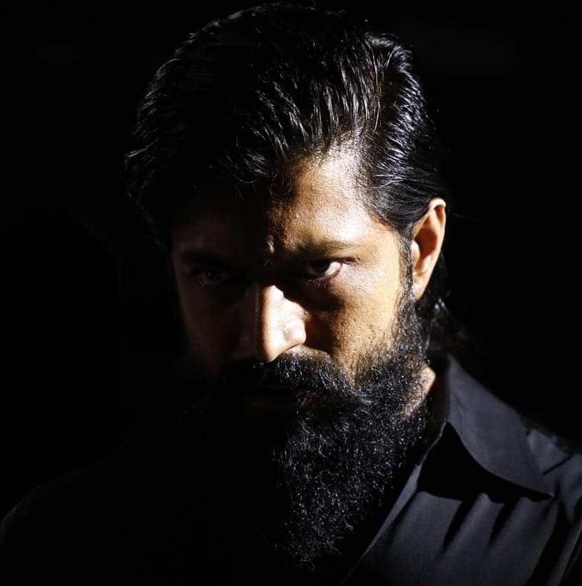 Latest click of #RockyBhai...!!! Rate #RockingStar's new look 🔥

@KGFChapter2 @TheNameIsYash @SrinidhiShetty7 #Sanjaydatt @RaveenaTandonFC  @prashanth_neel @VKiragandur @bhuvangowda84 @hombalefilms