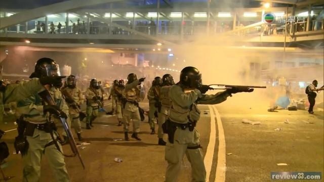 Pitt49724882's tweet photo. Just can't forget what the @hkpoliceforce did before. Isn't?

#popo #PicOfTheDay
#StandWithHk #1stJuly #Hongkongprotest https://t.co/MPQxBu8q7D