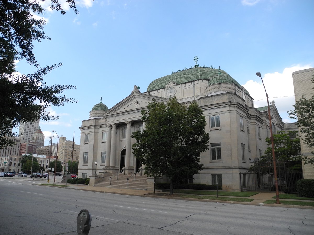 When I got to my Tulsa hotel after lots of driving, keen to relax by the pool, I learned that it was hosting FYWROK*, the Midwest's largest street punk festival. *sigh*So I went for a wander around the town, which has a Route 66 thing. And that's about it.*Fuck You We Rule OK