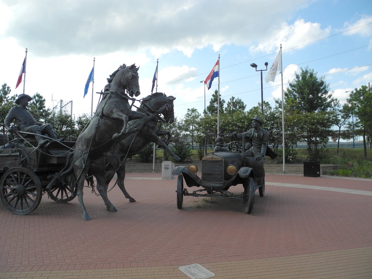 When I got to my Tulsa hotel after lots of driving, keen to relax by the pool, I learned that it was hosting FYWROK*, the Midwest's largest street punk festival. *sigh*So I went for a wander around the town, which has a Route 66 thing. And that's about it.*Fuck You We Rule OK