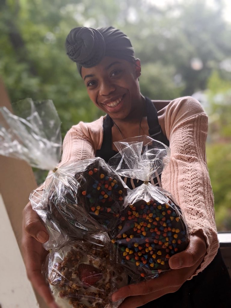 prettymuch_ca's tweet photo. ✅INFUSED
✅CHOCOLATE COVERED
✅CUSTOM 🍓🍓🍓 CHEESECAKE
Order yours today ✨✨🛸
#SupportBlack #PrettyMuchCA
#BestTastingEdibles #Elevate https://t.co/5Fn2X9zEOU
