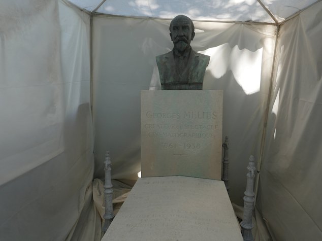 Let's make his last home beautiful again. ⭐Works: first part.⭐
Thanks to our generous backers 🙏
#georgesméliès #perelachaise #Paris #restoration #RocketMan