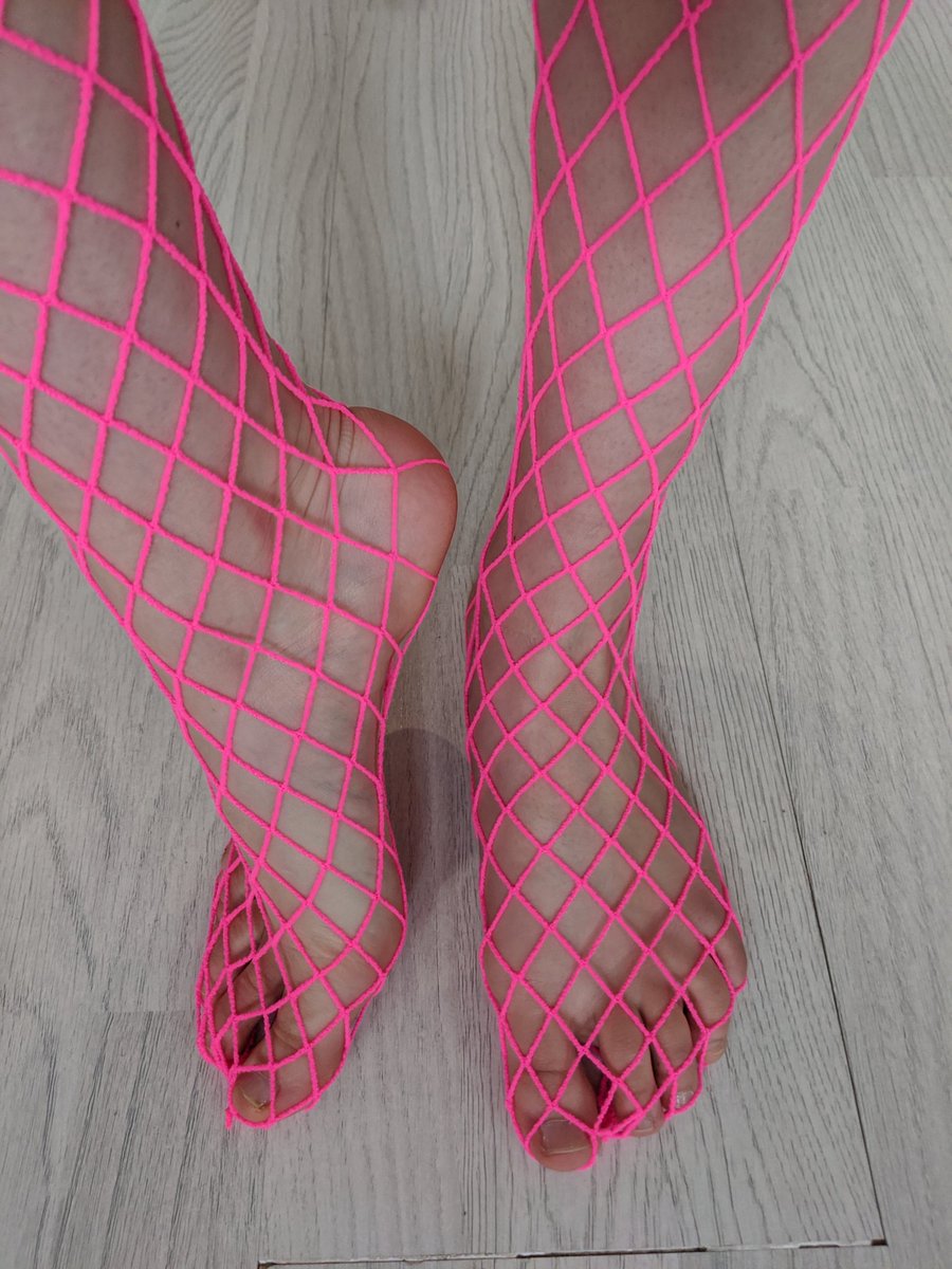 twinkle_toesxx's tweet photo. Check out my adorable #feet in my princess #fishnets ๐๐! Full set over on my OnlyFans alongside thousands of pics and vids ๐๐
#onlyfans #fishnettights #fishnetfetish #pinkfishnets #toes #footfetish #customcontent #sexylegs #sexyfeet #footarch #topsoffeet https://t.co/MrOFV06fzM