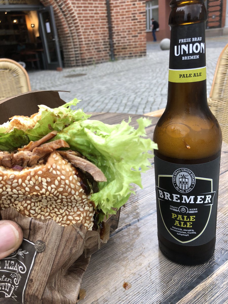 gummibierchen's tweet image. #PaleAle der #unionbrauereibremen zum #PulledPorkBurger vorm #RolandStendal mit mega Hopfengeruch in der Nase🍺#FreieBrauUnionBremen #germanbeer #deutschesBier #burgerbier #Burgerbeer #Altmark #burgerlife #bierfanatiker #biertrinken #biertrinkenfetzt #bierbierbier #bierurlaub