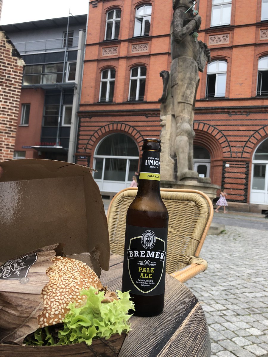 gummibierchen's tweet image. #PaleAle der #unionbrauereibremen zum #PulledPorkBurger vorm #RolandStendal mit mega Hopfengeruch in der Nase🍺#FreieBrauUnionBremen #germanbeer #deutschesBier #burgerbier #Burgerbeer #Altmark #burgerlife #bierfanatiker #biertrinken #biertrinkenfetzt #bierbierbier #bierurlaub