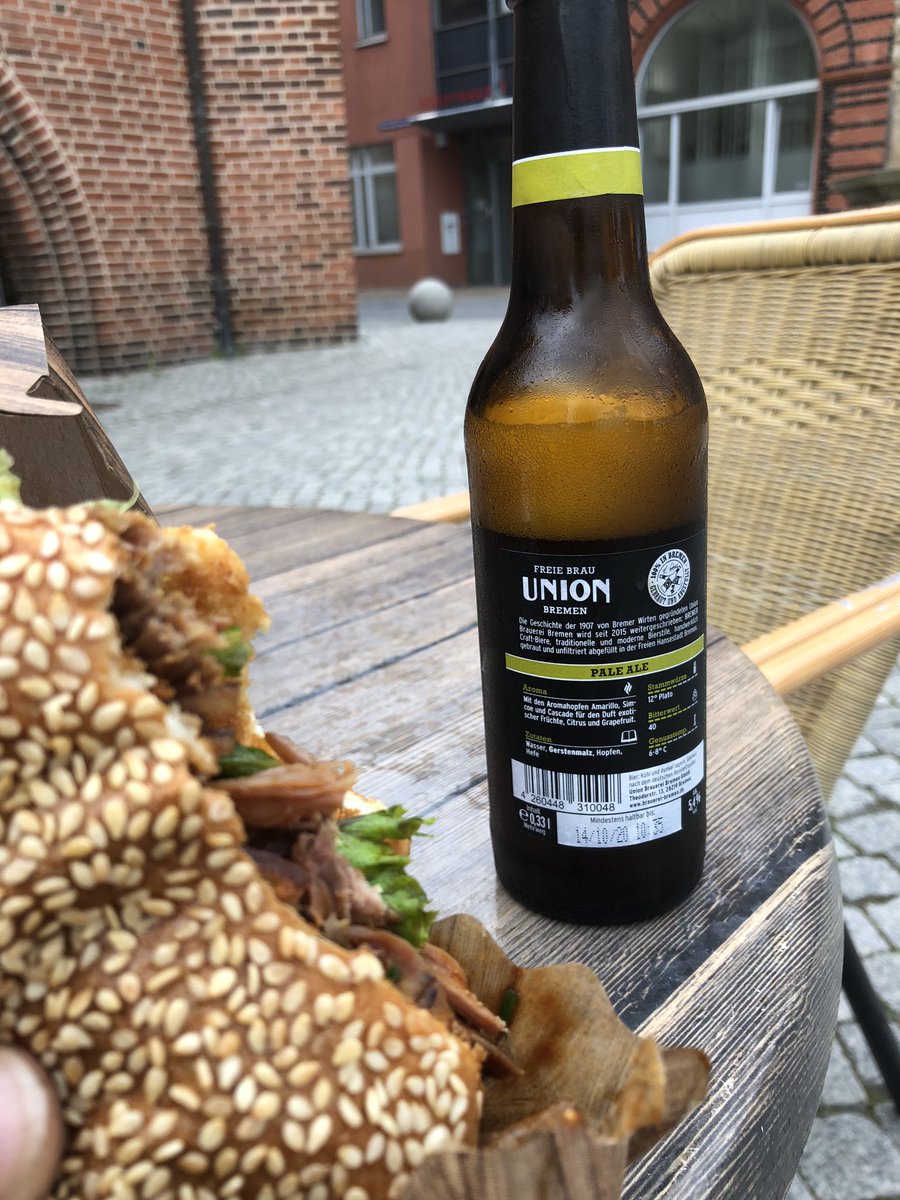 gummibierchen's tweet image. #PaleAle der #unionbrauereibremen zum #PulledPorkBurger vorm #RolandStendal mit mega Hopfengeruch in der Nase🍺#FreieBrauUnionBremen #germanbeer #deutschesBier #burgerbier #Burgerbeer #Altmark #burgerlife #bierfanatiker #biertrinken #biertrinkenfetzt #bierbierbier #bierurlaub