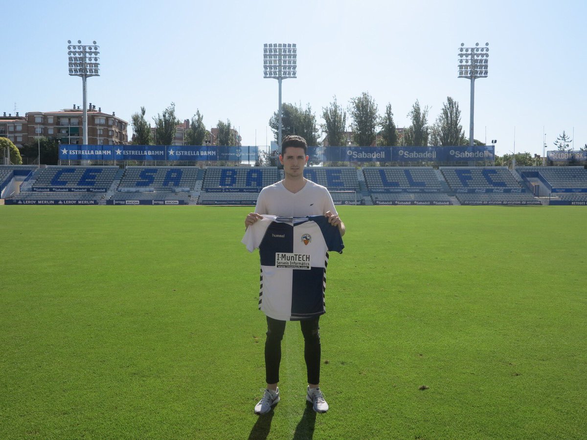CESabadell's tweet photo. ✍🏻 [OFICIAL] Pablo Alonso (@Juniorfc4) i Caleb Martínez (@FundacioGrama) s’incorporen al @CESabadell ‘B’

🧤 Central i porter consolidats per al filial de @BernatME6 

💪🏻 Benvinguts! 

#AdrenalinaArlequinada https://t.co/9zWEqX584w