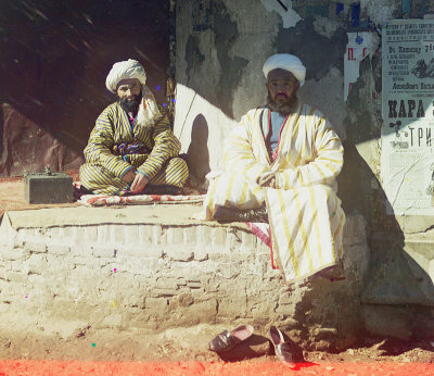 People of  #Samarkand: “Traders in the Registan”. Photo: Sergey Prokudin-Gorsky Date Photo Taken - 1911.