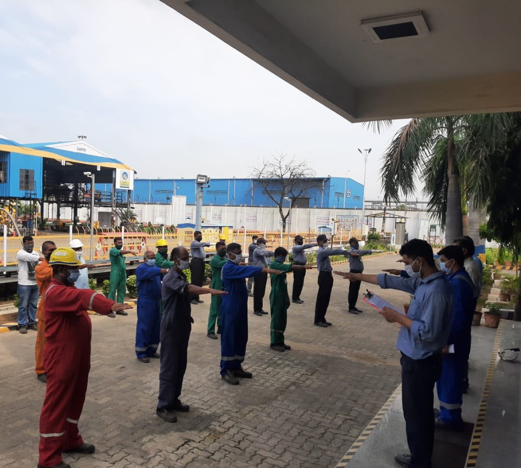 Inauguration of #SwachhtaPakhwada2020 with Swachhta Pledge taken by company staff,contract workmen and Security staff at BPCL Koyali Installation. @BPCLimited @BPCLRetail @BPCLRETAILSURAT @MIHIRJOSHI1972 @Parthasarthy322