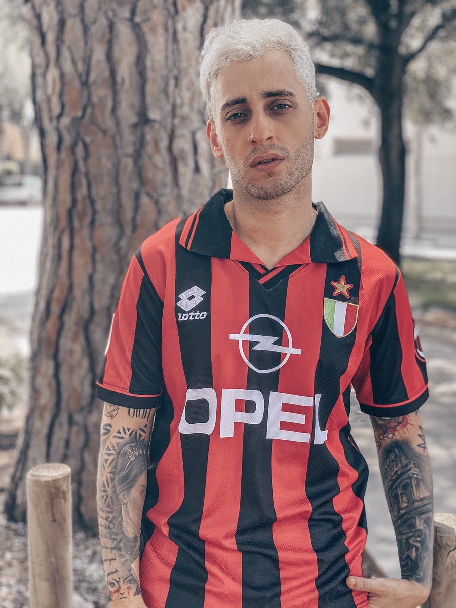 blonstark's tweet photo. Roberto 🖤❤️ @FutStore21_ https://t.co/KkbhJ2bs9q