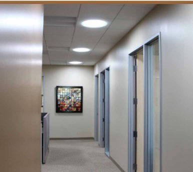 ماهو الـ Sola-Tube ؟اداة معينة يتم تركيبها في المبنى لاعادة توجيه ضوء الشمس من السطح الى الداخل.