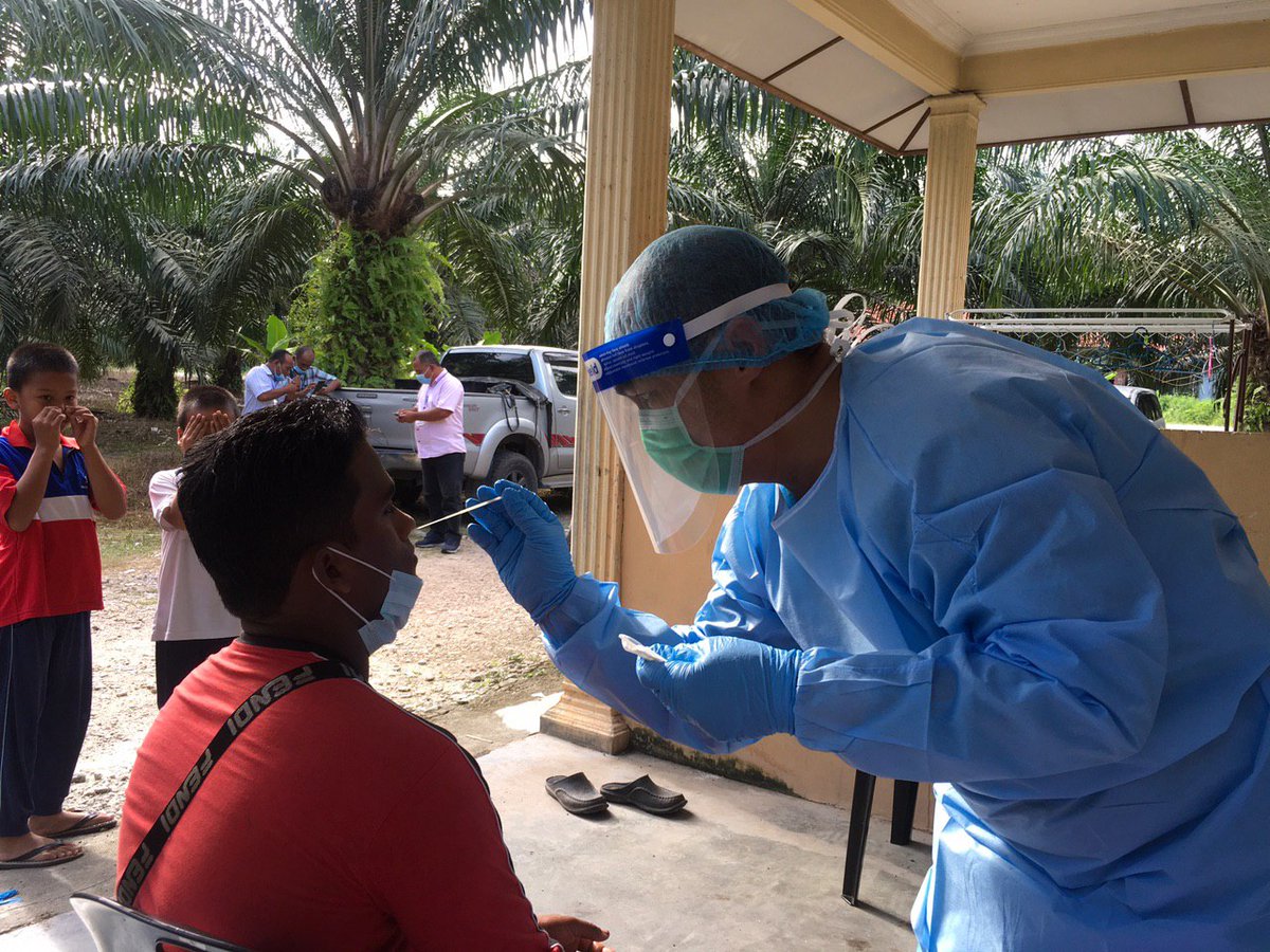 mexc_life's tweet image. Today our mobile team is in Seri Merlong , Johor for screening session conducted by Dr Fauzi . Other than Kuala Lumpur and Klang Valley area, our mobile team now can cover as far as Kuantan and Johor. Screening is now easy , let us come to you #screening #mobilescreening #rtpcr