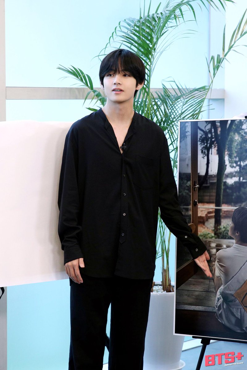 010720 | FOTOS⁣
⁣
#V en el detrás de escena del ep. 106 de RUN BTS ⁣
⁣
#BTSARMY #BTSV #뷔 #TAE #태 #Taehyung 
<a href="/BTS_twt/">방탄소년단</a>
⁣⁣⁣⁣
cr: taehyung_india_ // Taehyung Argentina ⁣
⁣
💫