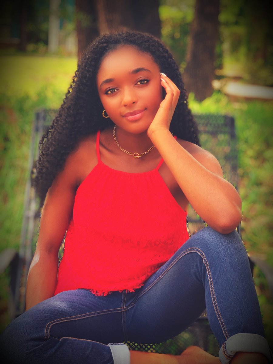 MallianButler's tweet photo. It’s already July &amp; time is flying. The future seems uncertain, but I’m choosing to make the best of each day by staying positive &amp; working on new goals. What are you guys doing to keep your spirits up? Happy Hump Day❤️#MallianButler #PrettyGirlThings #TripleThreat #summertime https://t.co/OMq8R5WoEV