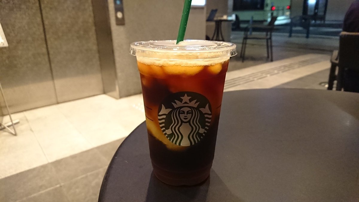 ウォンカ 皆様 こんばんは 今日の帰りの一杯です スタバ 今日から新作のコールドブリュー コーヒー フローズンレモネードが発売されてましたよ 今日 初なのですが甘いのが好きな私は シンプルシロップエクストラ追加で頂きました さっぱりしてる
