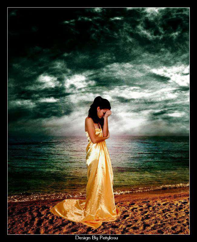 عشقت البكاء فى ظل المطر حتى لا ترى الناس دموعى ..حينها لن يحسبك الناس تبكي
او حتى لن ترى دموعك ما أجمل أن تشعر أن مياه الأمطار تنبع من بؤبؤ عينيك
وكأنها تبكي منك و إليك حينها لا تحتاج لمنديل ولا لمن يمحو دموعك من على
الجبين ولا من يزيل آثار بكاءك لن تلجأ...