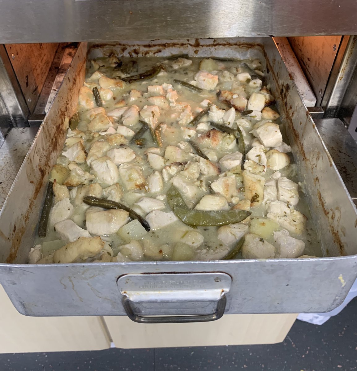 AudaciousATeams's tweet photo. Thai chicken curry and Thai veggie curry on the menu today. Takeaway from @audaciouschurch and team out in the city distributing. #manchester #thisaudaciouslife https://t.co/LFz32t4I1q