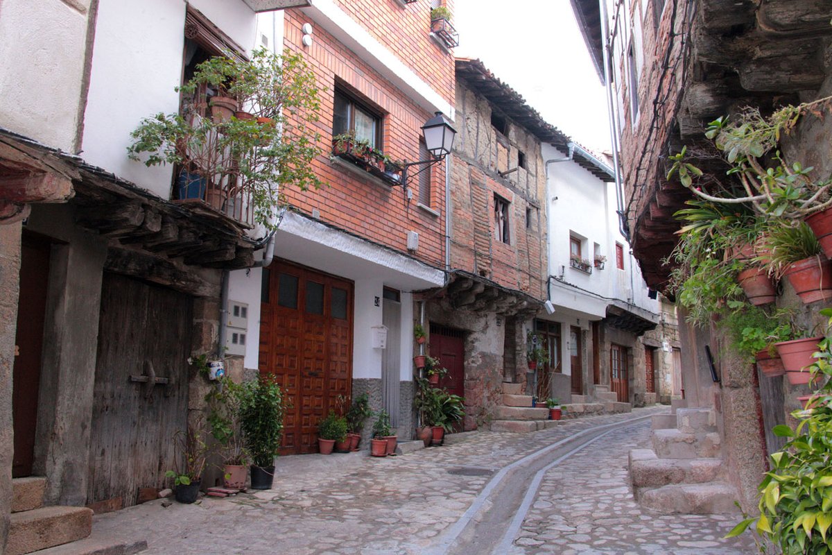 extremadura_tur's tweet image. 5 localidades de #Extremadura forman parte de Los Pueblos Más Bonitos de España @LosPueblosmbe. #Trujillo, #RobledilloDeGata, #Guadalupe, #Olivenza y #SanMartínDeTrevejo. ¿Has visitado alguna? ¿Te gustaron?
lospueblosmasbonitosdeespana.org/extremadura

+info en nuestra web👇🏻
turismoextremadura.com/es/explora/ciu…