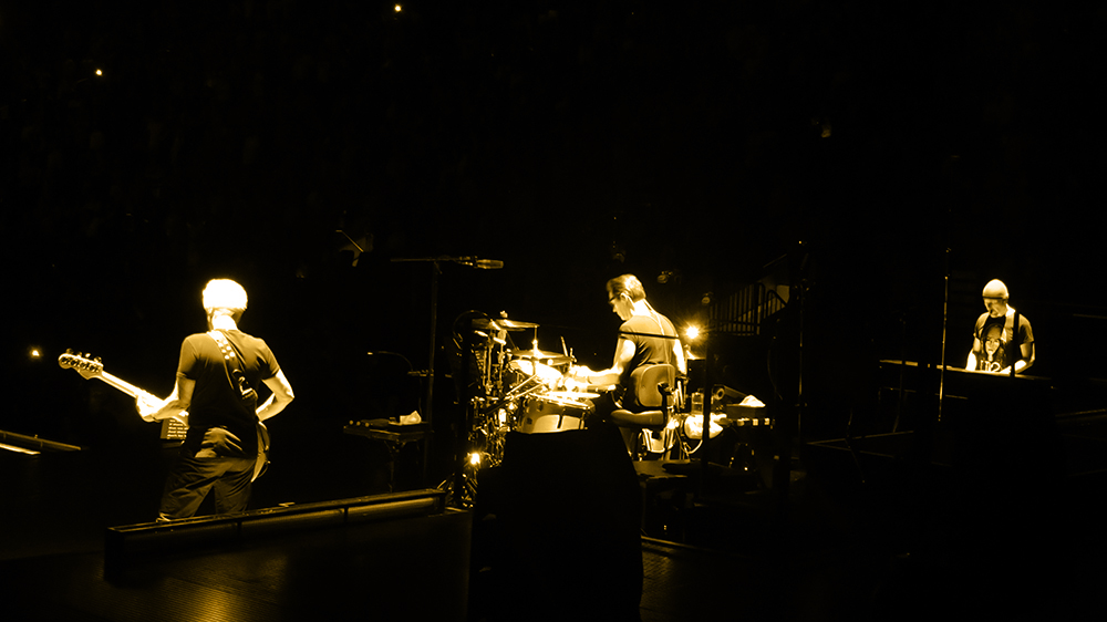 dreampropaganda's tweet photo. No live shows for some time...so we reflect on a past show on this date in 2018…U2  #beforethepandemic #livemusic #Socialdistancing #U2eiTour #U2tour2018 #U2 #U2NYC #MadisonSquareGarden #U2eiTour #U2MSG #U2songsofexperience #TheGarden #ExperienceandInnocenceTour https://t.co/3lxRiJ8DZF