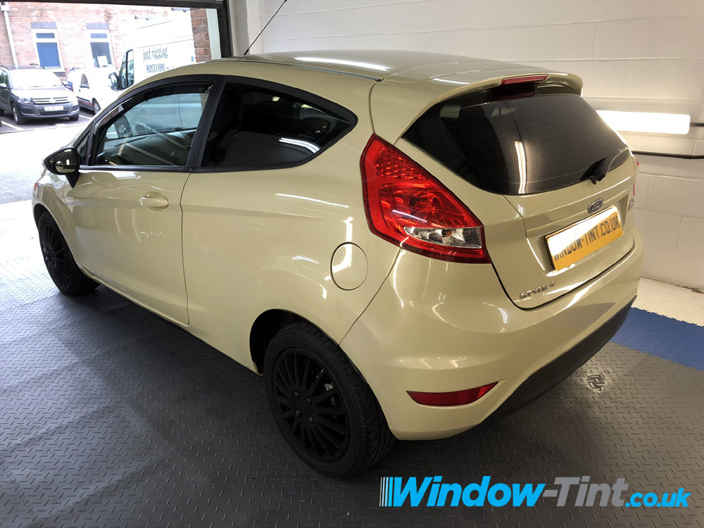 carwindowtint's tweet photo. Ford Fiesta rear windows and sunstrip, tinted in our 5% Carbon film with a lifetime warranty. Before, during and after pics. Find us on River Lane in Saltney https://t.co/lKdmPgXCfv #teamwt #chestertweets https://t.co/fcKQePBXiC