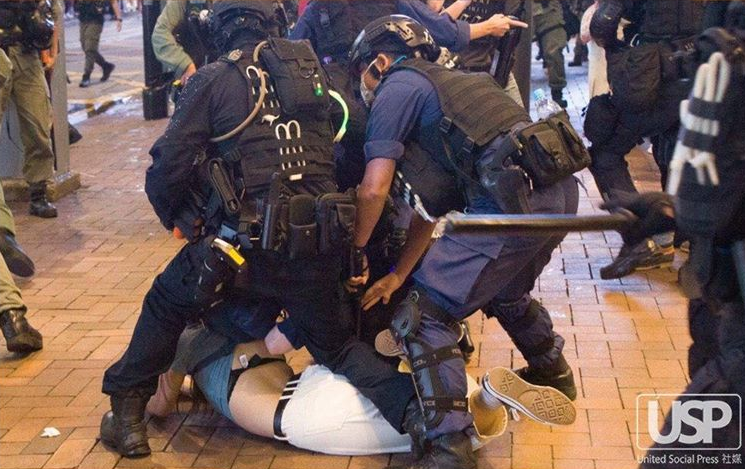 BouSidesign's tweet image. When your city is a #policestates
#WomenScareTrump #women 
#PoliceReformNow