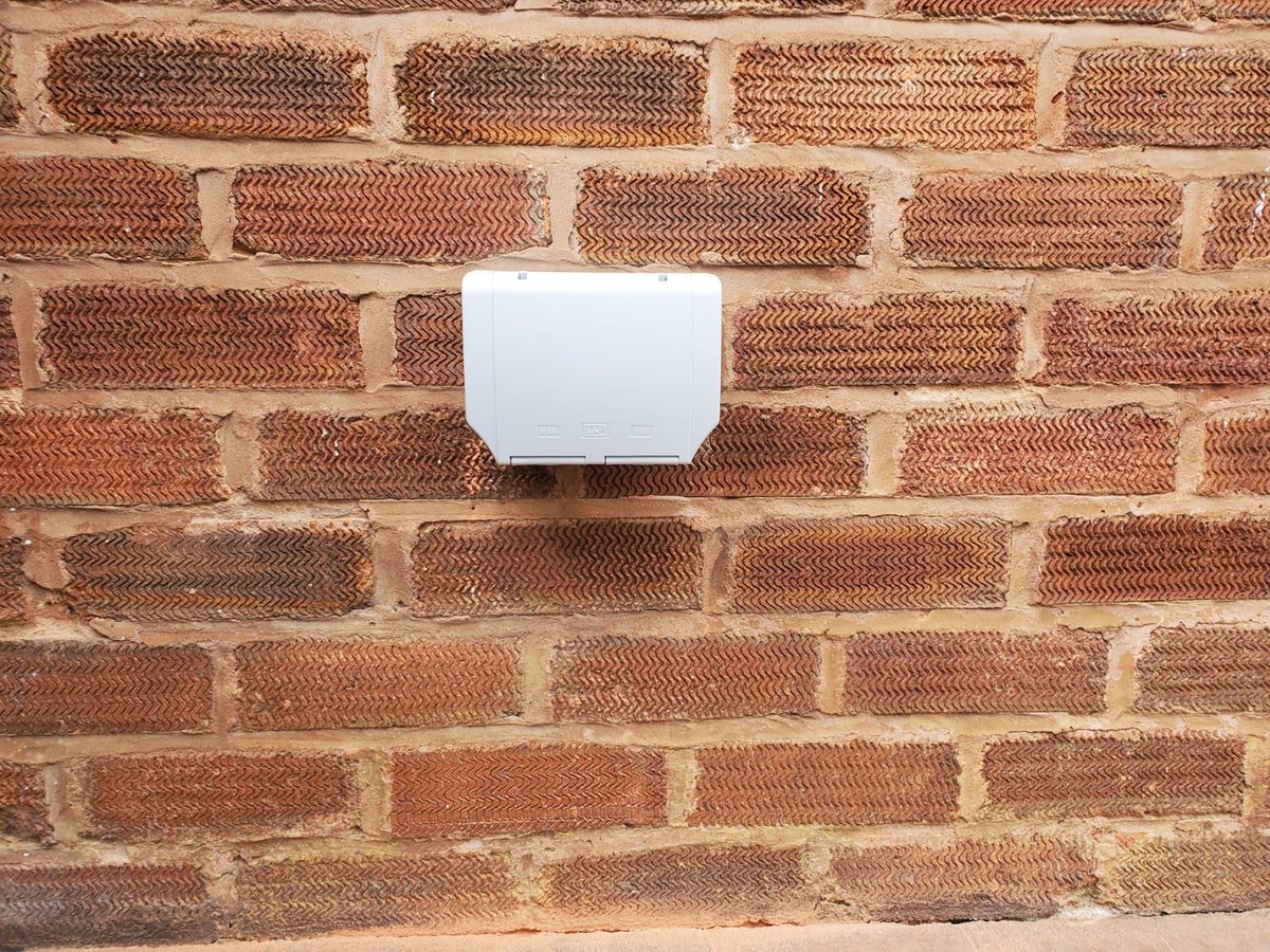 InstallAmber's tweet photo. Double outside socket fitted this morning for a happy customer 🔌 
#sheffieldissuper #rotherham #shoplocal #outsidespace #sheffieldindependent #SheffieldMakes #barnsleyisbrill https://t.co/Ny6tJAys4s