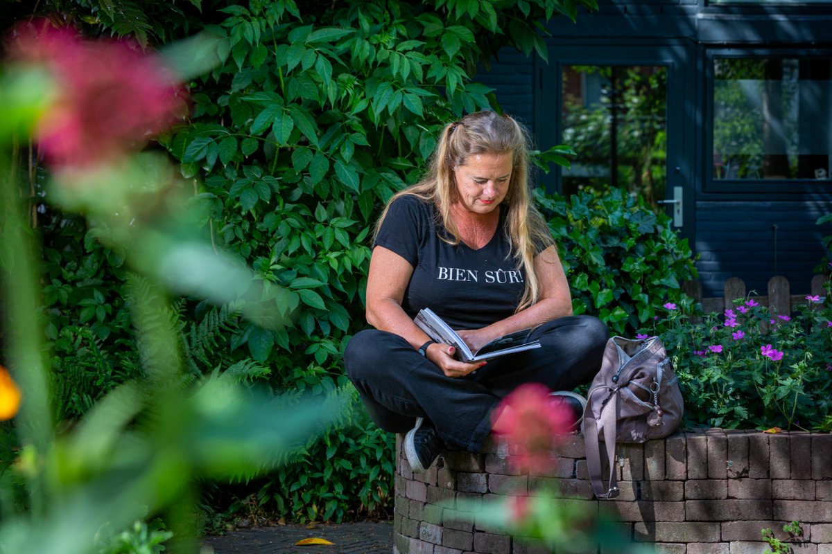 ProvUtrecht's tweet photo. "De tijd van onbekommerd gebruik van de publieke ruimte is voorlopig voorbij", constateren Sander van der Ham en @MartineSluijs. Zij onderzoeken stille plekken in stedelijk gebied en hopen dat gemeenten snel mee gaan doen. Interview -> https://t.co/R1AM6naV2x https://t.co/apSKhkiNx3