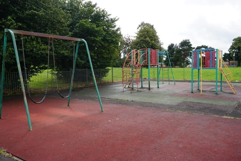 GlencoatsP's tweet image. Who is excited to see our aged playpark replaced with this shiny new one this month ?? 
Most residents or their children have played on this park at least once. It will be strange to see it go, but we welcome it’s replacement!! #renfrewshire #woodenspoonscotland #flightpathfund