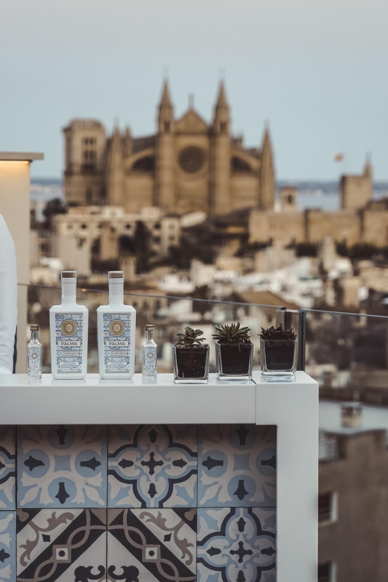 🇬🇧Our bespoke Palma Gin bar is now available to hire this season. Perfect for that special event to create something different 🍸💙