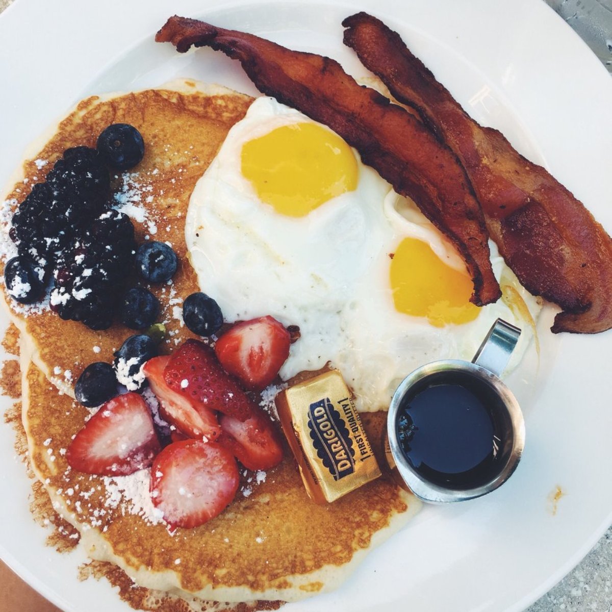 CafeVidaPacific's tweet photo. Whether it's filling up on breakfast, reading a book, or practicing yoga, how do you start your day? https://t.co/YmWAOWasN6