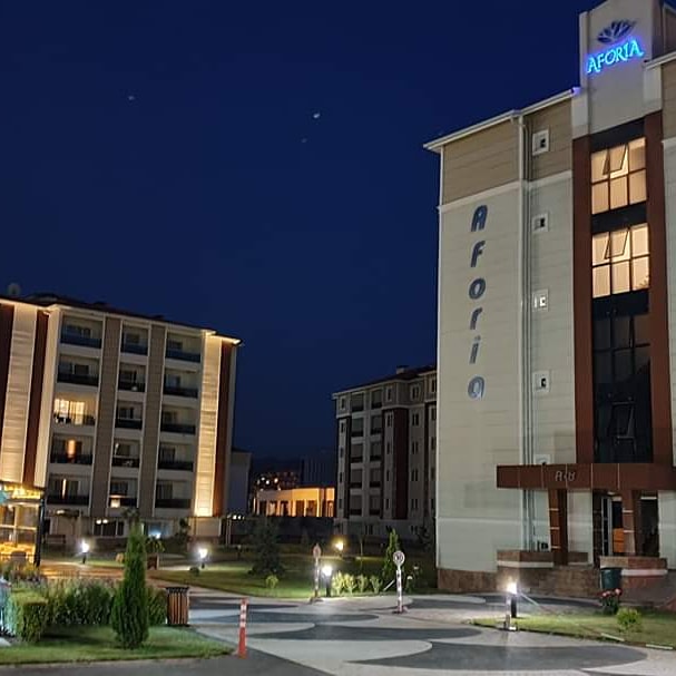 Özlediğimiz, aradığımız huzuru artık içimizde hissediyoruz. Sevdiklerinizle artık " mutlu zamanlar " geçirmeniz için;👪

En uygun fiyat seçenekleri; hijyenik, konforlu, rahat odalar ve sayısız hastalığa iyi gelen şifalı termal su ile hizmetinizdeyiz ! 😊
👇
0272 252 5757