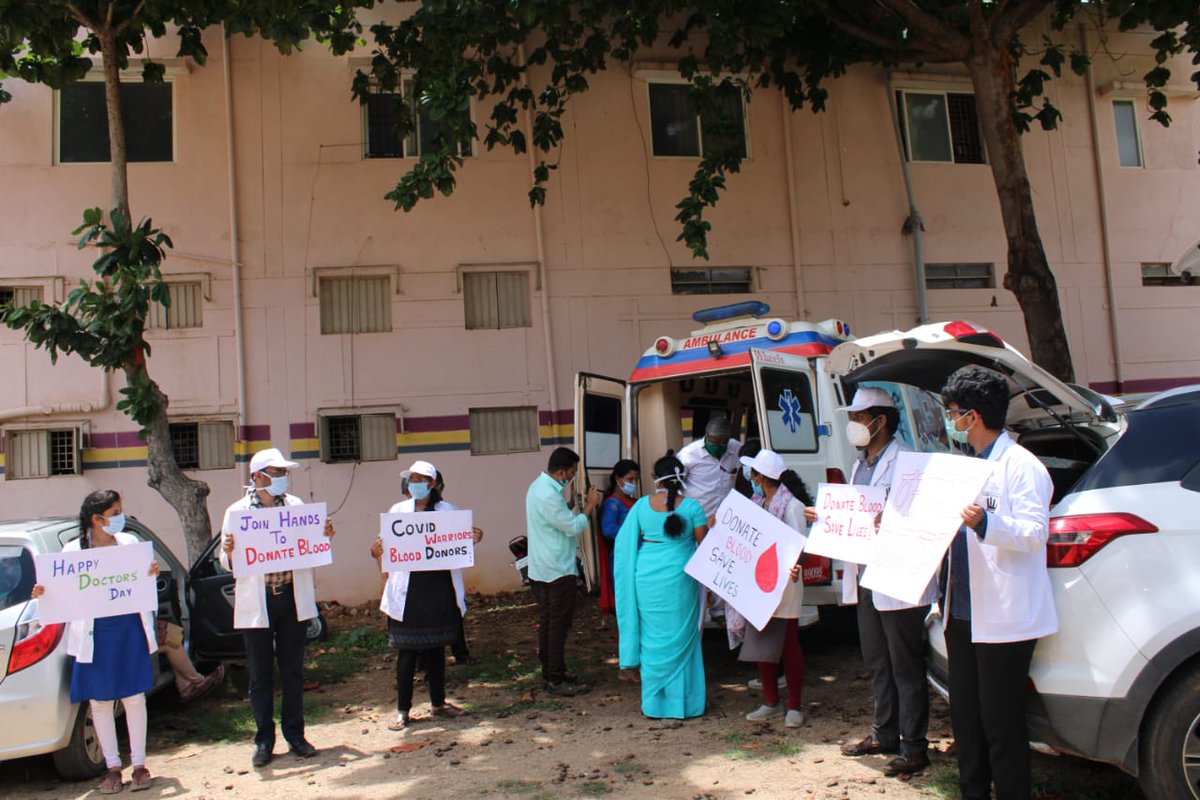 RashidN53983077's tweet photo. You welcome us with your forces every morning, we greet you with smiles and roses. You hinder our blood donation drive and yet here we are.We share a chemistry beyond the comprehension of diminutive minds.
#16monthsnoStipend
#OurStipendOurRight #JJMMCSTIPEND  @mla_sudhakar https://t.co/QvfLk9Xdm9