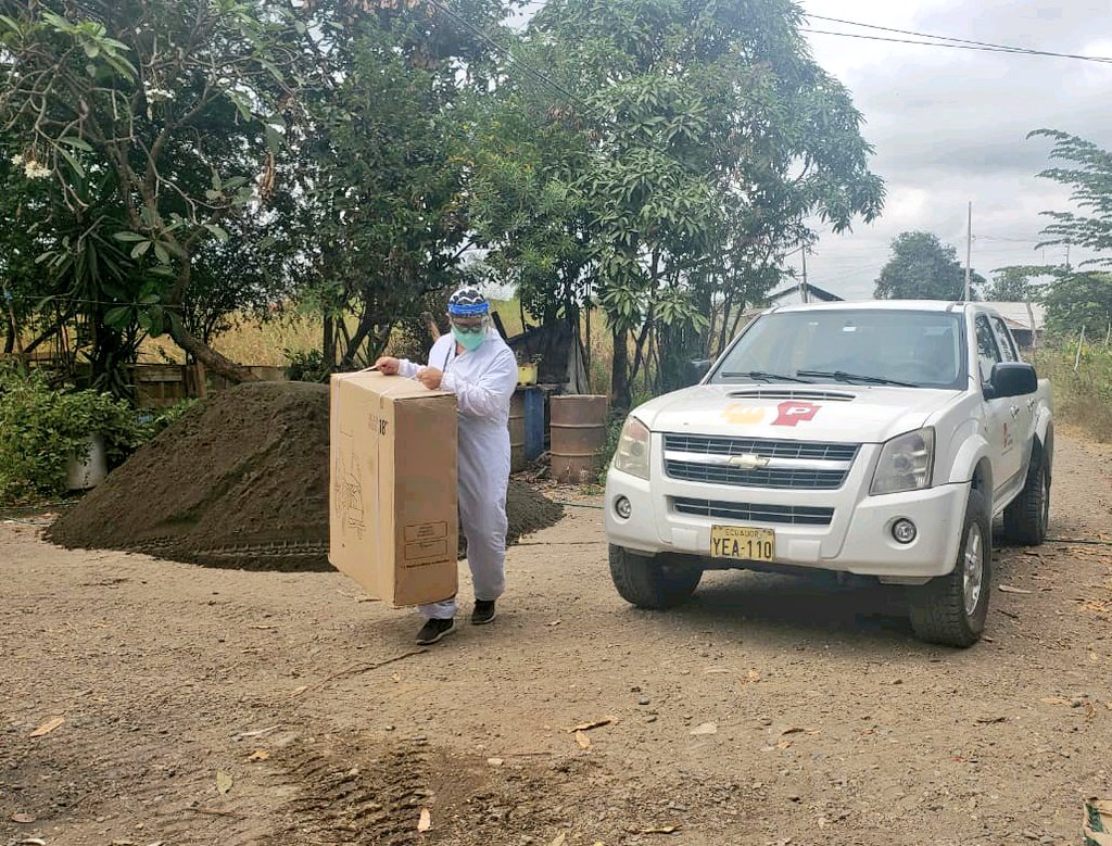 DPS_LosRios's tweet photo. #Guayas | El #MédicoDelBarrio y su equipo integral en salud, acude al sector rural Bodeguita y cabecera cantonal de Yaguachi donde entrega ayudas técnicas a personas con discapacidad. #ElGobiernoDeTodos garantiza los servicios de salud a grupos vulnerables y prioritarios. https://t.co/sYY358GSdr