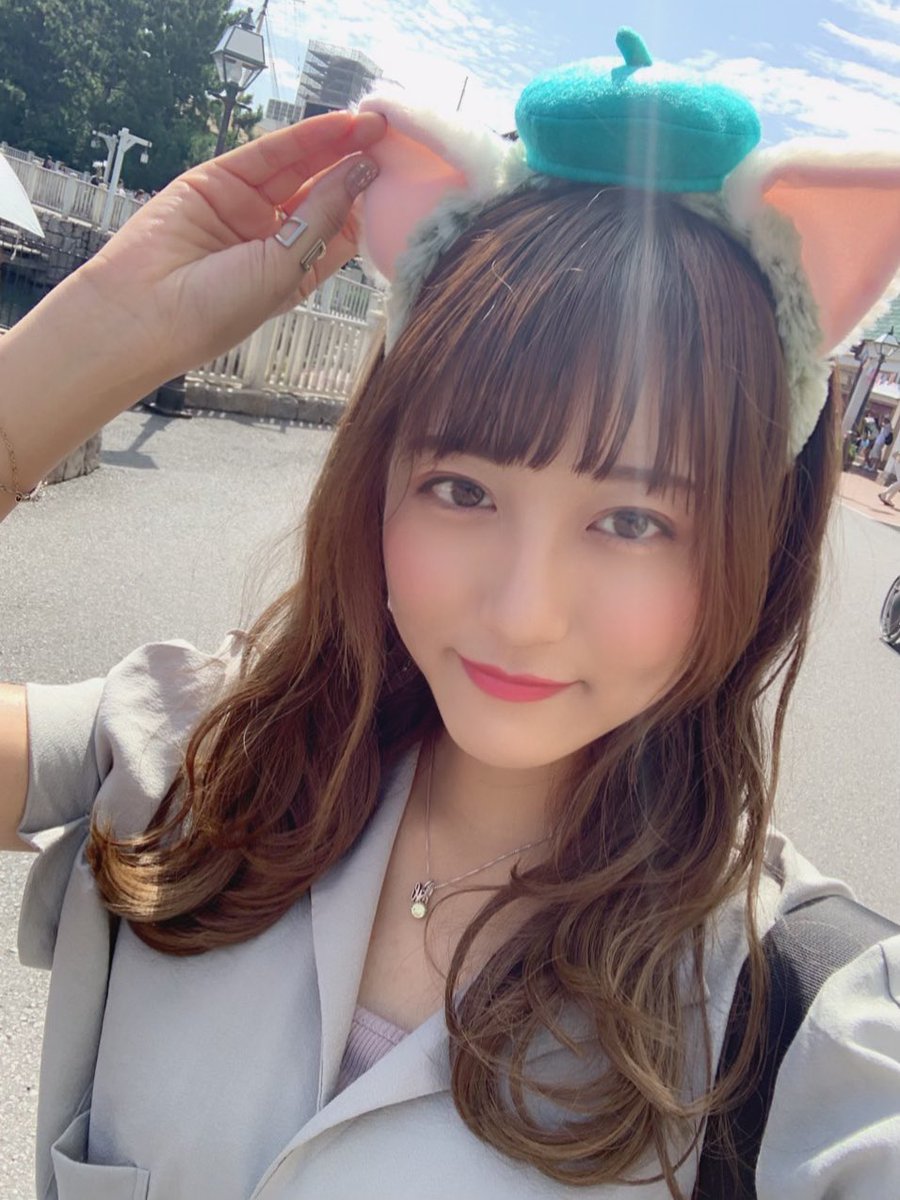 小松原光里 ひかりん 今日ディズニーが再開したということで ジェラトーニで配信した ジェラトーニコーデでシー行ったときの写真載せとこ ミスサークル ミスサークル ディズニー再開 ディズニーリゾート 自撮り女子 リツイート