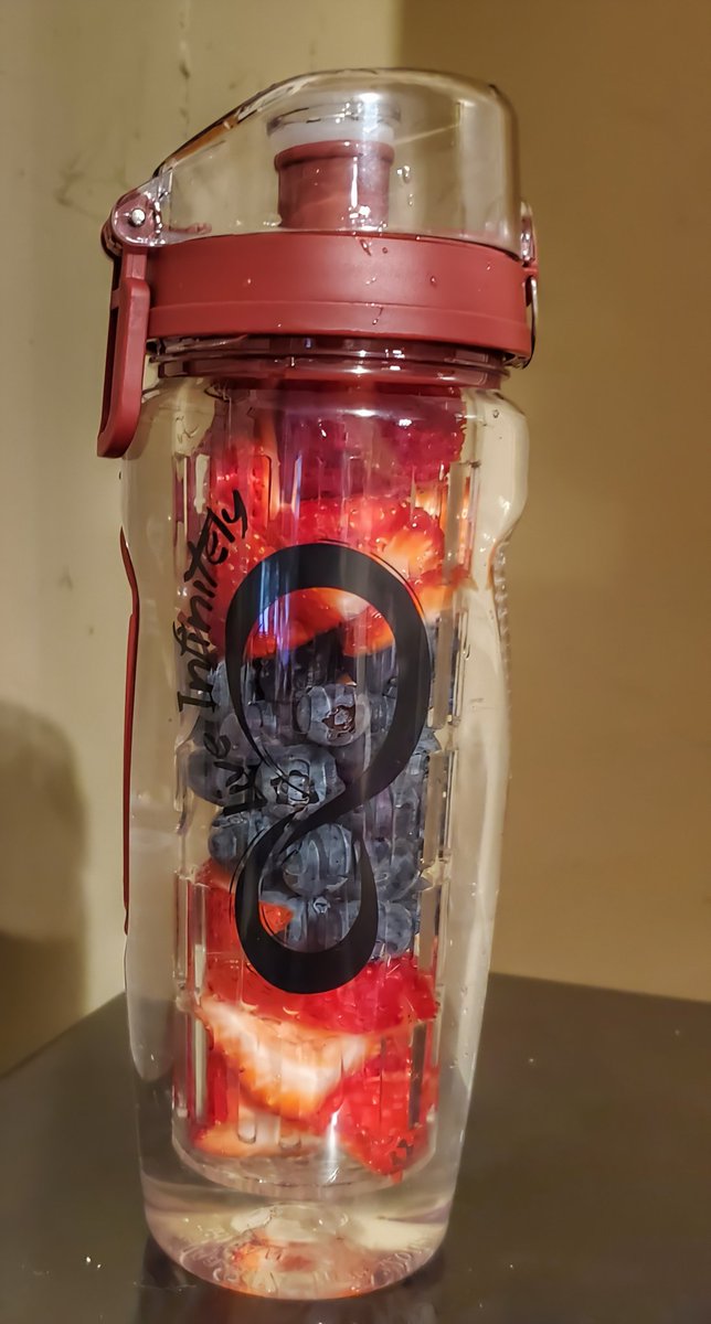 Coffee_Is_love's tweet photo. It's a strawberries and blueberries water kind of day.
#LiveInfinitely https://t.co/HQmrJ4MY3R