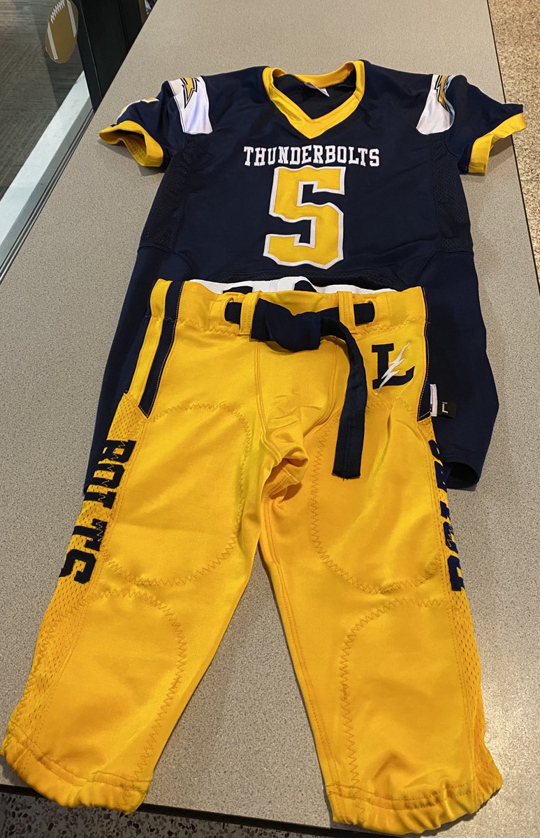 CoachBittle's tweet photo. New Unis https://t.co/ZwGLITyd56