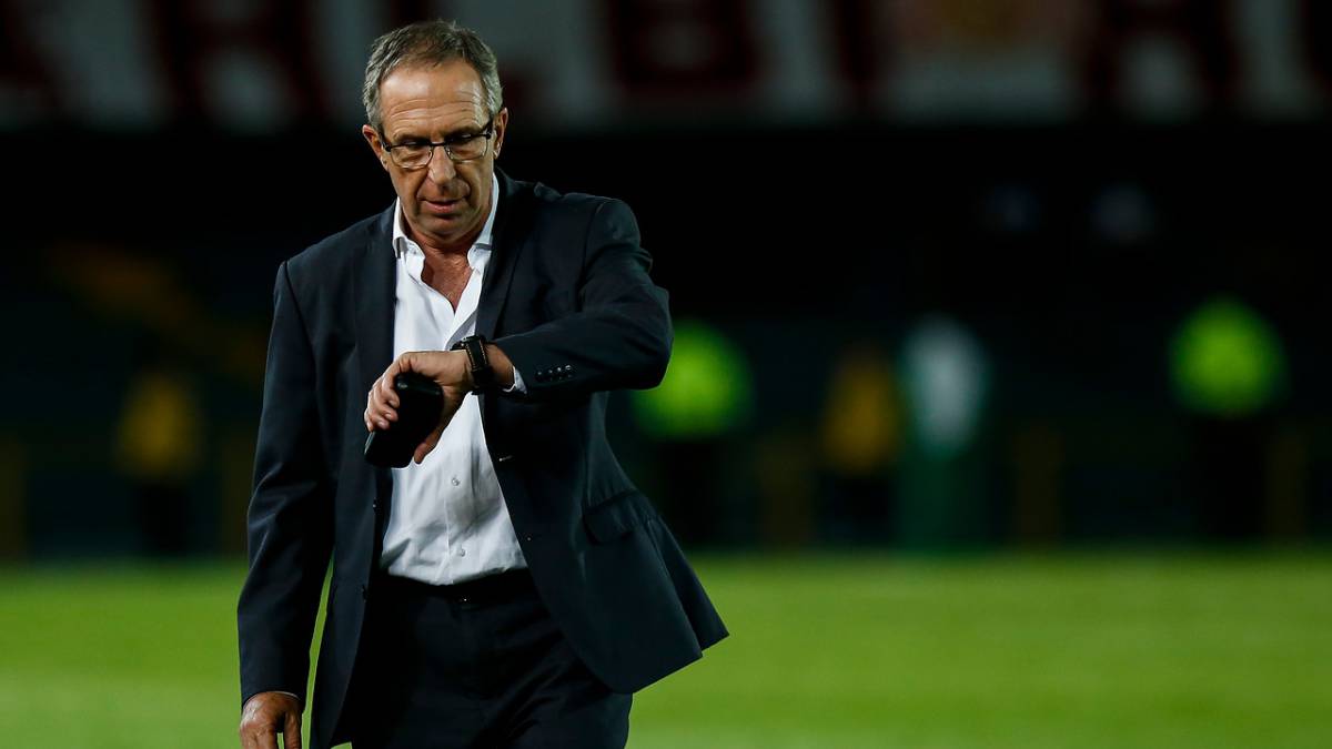 GerardoPelusso's tweet photo. Quiero agradecerle al mundo del fútbol, a todos con quienes trabajé y quienes me han expresado sus afectuosos saludos por distintas vías. El fútbol es y seguirá siendo mi pasión, ahora ocupando otro lugar. ETERNAMENTE GRACIAS FÚTBOL!!! https://t.co/KhsbazMBuw https://t.co/xpTb5qI9yy