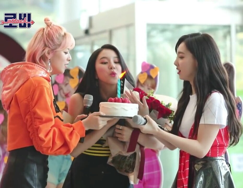 Since  #TWICEin1998 is coming to an end, I'll be making a thread of any line, phrase, or paragraph that stood out to me as I read everything from the startBasically a thread  @jenniesteddy's words of wisdom(Will be updating as I read)