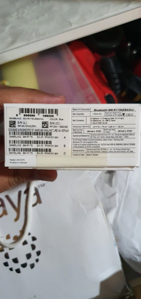 adnandarvesh's tweet photo. To service centre my ref no 2277052499, help line was not helpful in regards of service centre, I didn't expected this kind of experience and product from @SamsungIndia. Pls give me new buds or refund my money ASAP. Pls help.@SamsungHelp_IN https://t.co/C3Hef4ZcKD