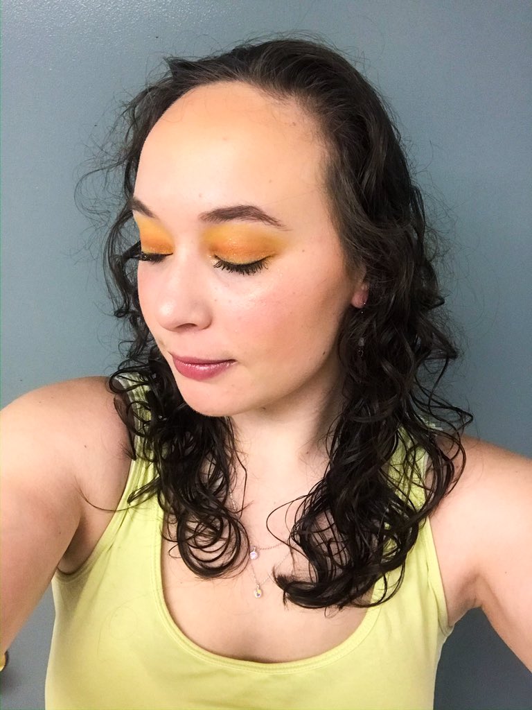 emoutsi's tweet photo. Hello Everyone! ⁣
⁣⁣
⁣The shadows used for this sunset lewk are:⁣

• Take Flight
• Tiki
• Bratty ⁣
• Palooza
~ ALL SHADOWS FROM COLOURPOP ~

Please check out my insta @eamcosmetics for more!  #sunsetmakeup #colourpopmakeup #colourpop https://t.co/GpagUIVval