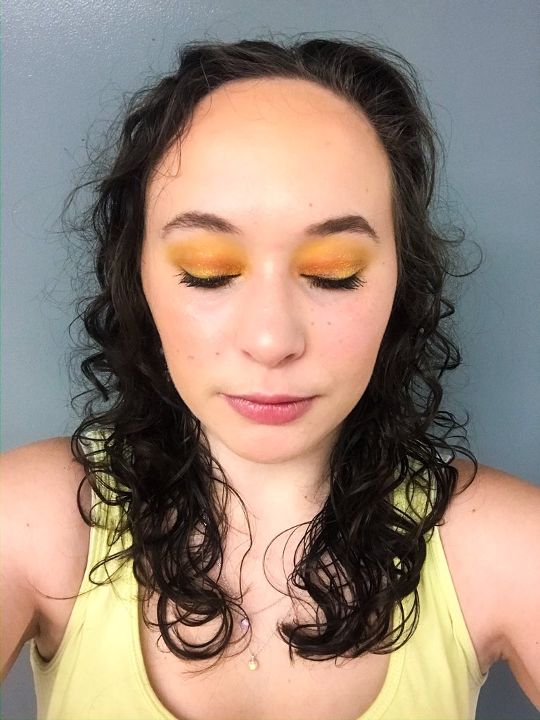emoutsi's tweet photo. Hello Everyone! ⁣
⁣⁣
⁣The shadows used for this sunset lewk are:⁣

• Take Flight
• Tiki
• Bratty ⁣
• Palooza
~ ALL SHADOWS FROM COLOURPOP ~

Please check out my insta @eamcosmetics for more!  #sunsetmakeup #colourpopmakeup #colourpop https://t.co/GpagUIVval