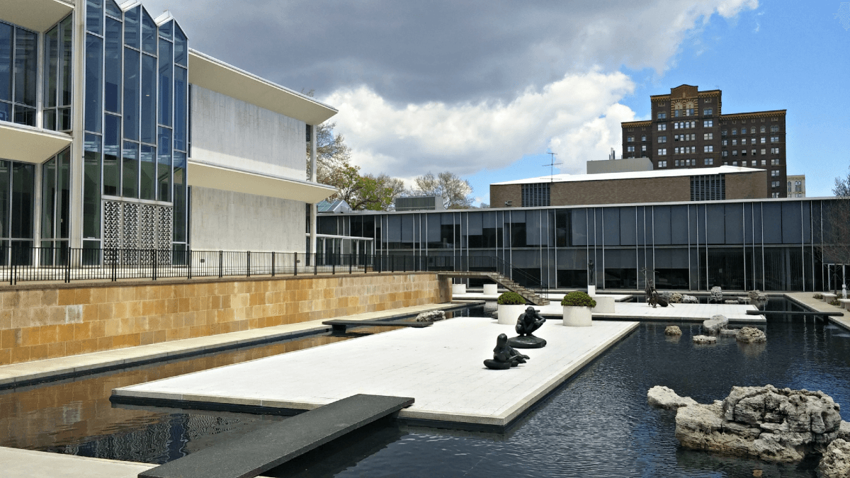 waynestate's tweet image. Beautiful reflecting pool

#PhotoOfTheDay 📸: @JilldeJesus14 
Share your pics and videos via go.wayne.edu/photos. 
#WayneState #ReflectingPool #Detroit