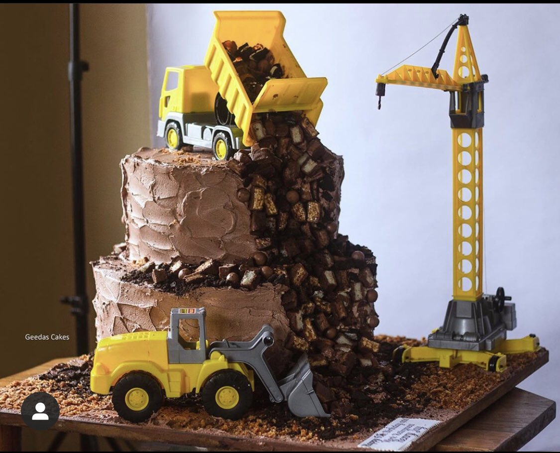 GeedasCakes's tweet photo. Some pictures just to top it off. You know how much we like toppings 😊

#thegeedasway #geedascakes #thegeedascakes #chocolatecake #engineercake https://t.co/9YV3E0WKPm
