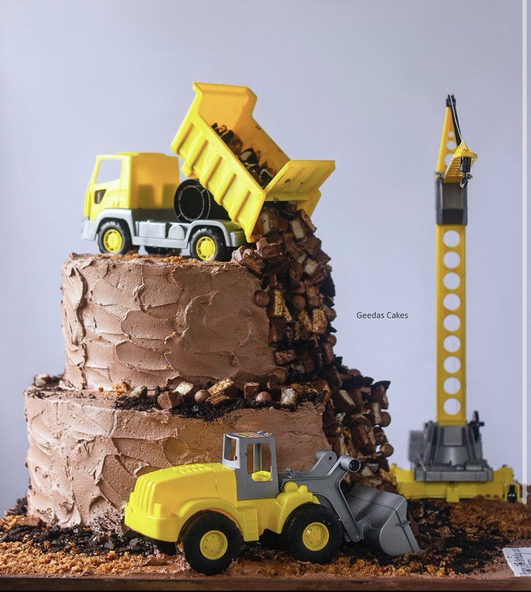 GeedasCakes's tweet photo. Some pictures just to top it off. You know how much we like toppings 😊

#thegeedasway #geedascakes #thegeedascakes #chocolatecake #engineercake https://t.co/9YV3E0WKPm