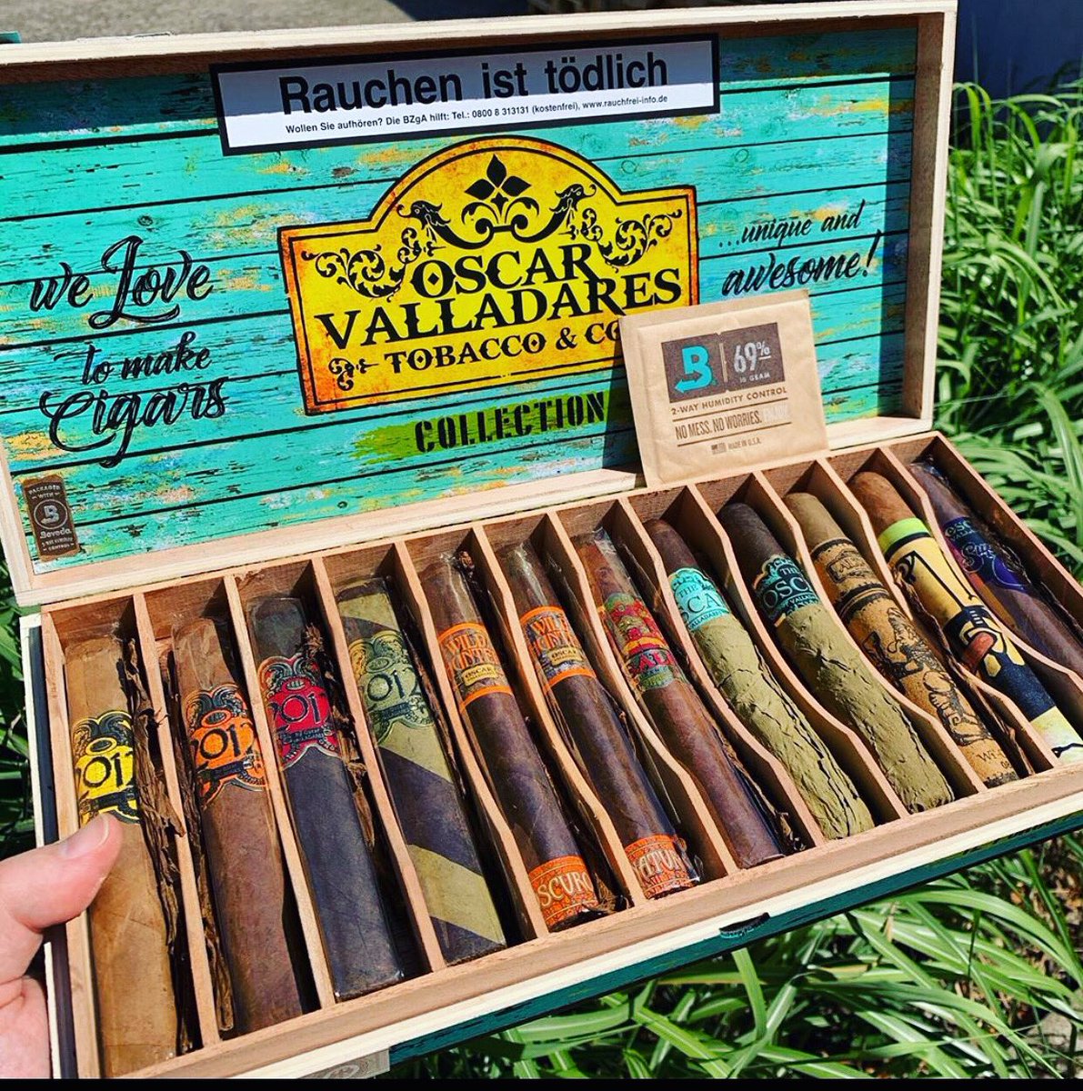 ovcigars's tweet photo. This is paradise! Our Oscar Valladares 12 Sampler Collection is now available in your local tobacconist. 
#2012byoscar #ciseroncigar #theoscarhabano #theoscarmaduro #ovciseronedition #altarqbyoscar #superflybyoscar #germany 

IG 📸 @cigarworld_de https://t.co/7lsx3dT20J