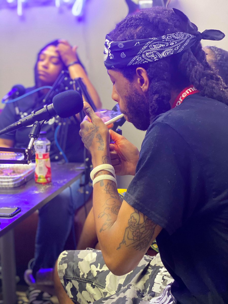 DamnboyyeTv's tweet photo. Y’all know I rolled like 4 blunts and burnt a dankwoods for this shit lol
#inappropreality https://t.co/7zKoNr4Yyg