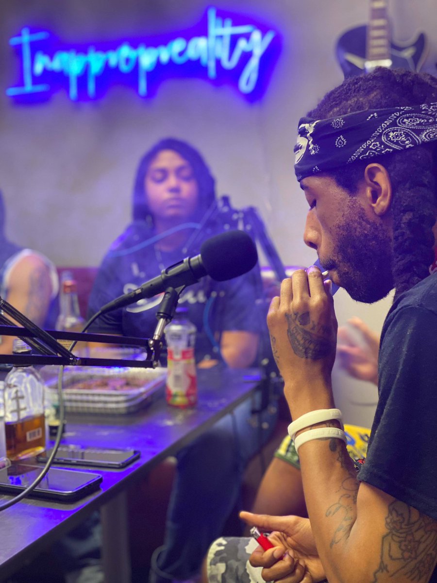 DamnboyyeTv's tweet photo. Y’all know I rolled like 4 blunts and burnt a dankwoods for this shit lol
#inappropreality https://t.co/7zKoNr4Yyg