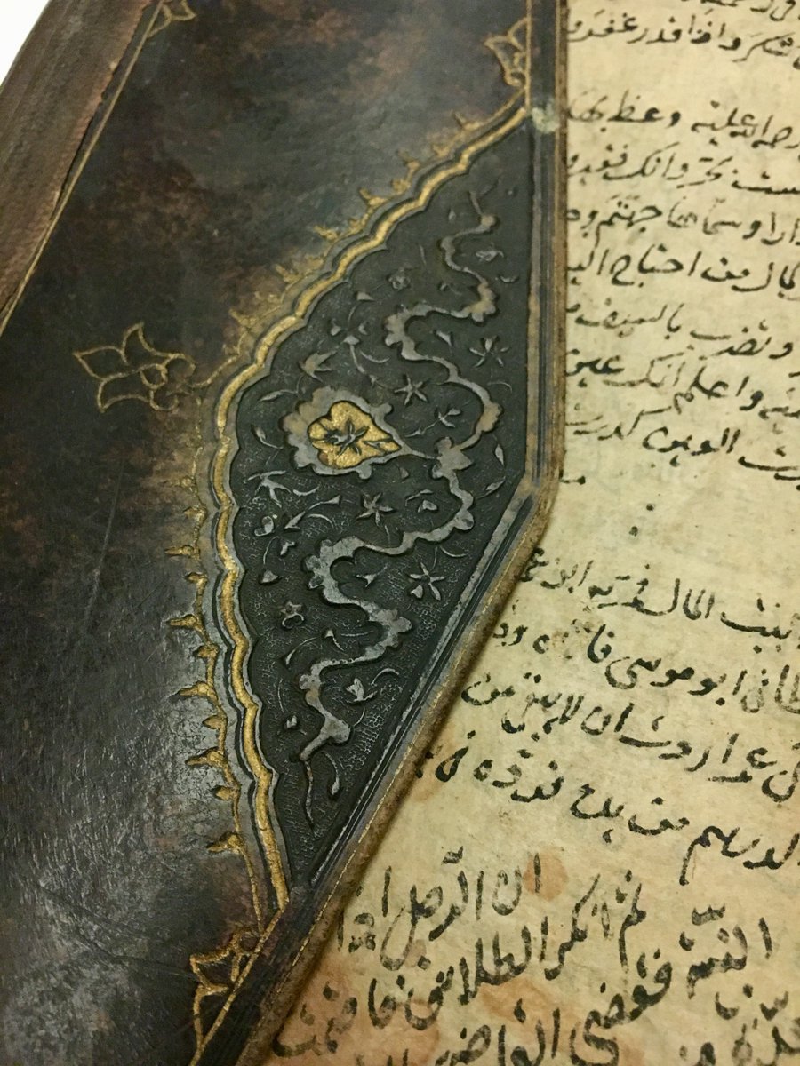 iamkristinesr's tweet photo. Pressure tooled and filigree #Mandorla on the upper board, envelope flap and doublure of this #midweekmanuscript (@CBL_Dublin Ar 3476, Fusul al-ihkam fi usul al-ahkam, by al-Marghinani, dated 890/1485) #Islamicmanuscripts https://t.co/Ta5VhIAIxs