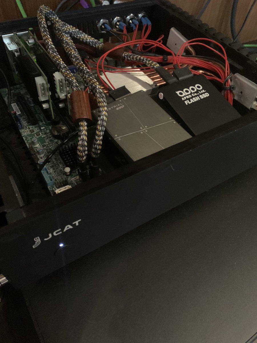 marcin_gps's tweet photo. As suspected, pSLC SSD sounds almost  as good as SLC costing 1/4.  #computeraudio #musicserver #jplay #jcat https://t.co/w9BK4bLQJr