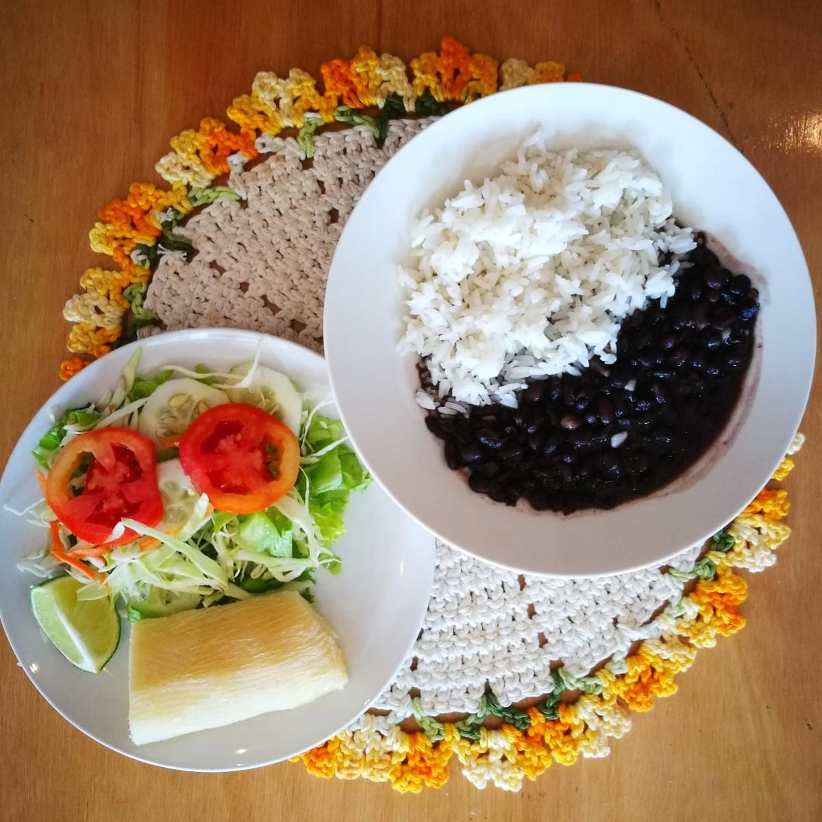 CopetinDeBarrio's tweet photo. Hoy #Miércoles mitad de semana te traemos esté rico #almuerzo:

🔥 Feijao con arroz al ajo y farofa                  #16mil

Hacé tu pedido para delivery al 0973 576864 🍽️ 🛵 #cde @copetindebarrio https://t.co/BYN6vnuEUW